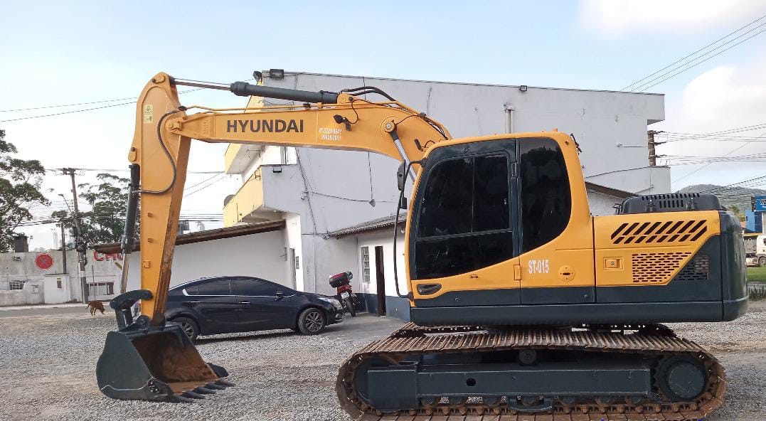 R140 Escavadeira  Hyundai