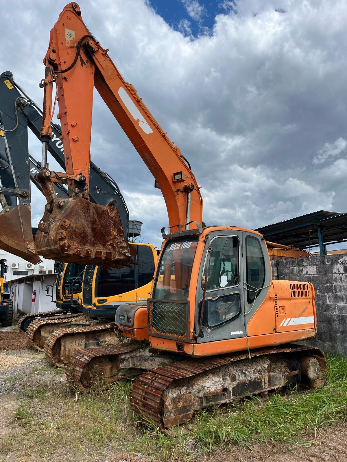 Escavadeira Doosan DX140LC